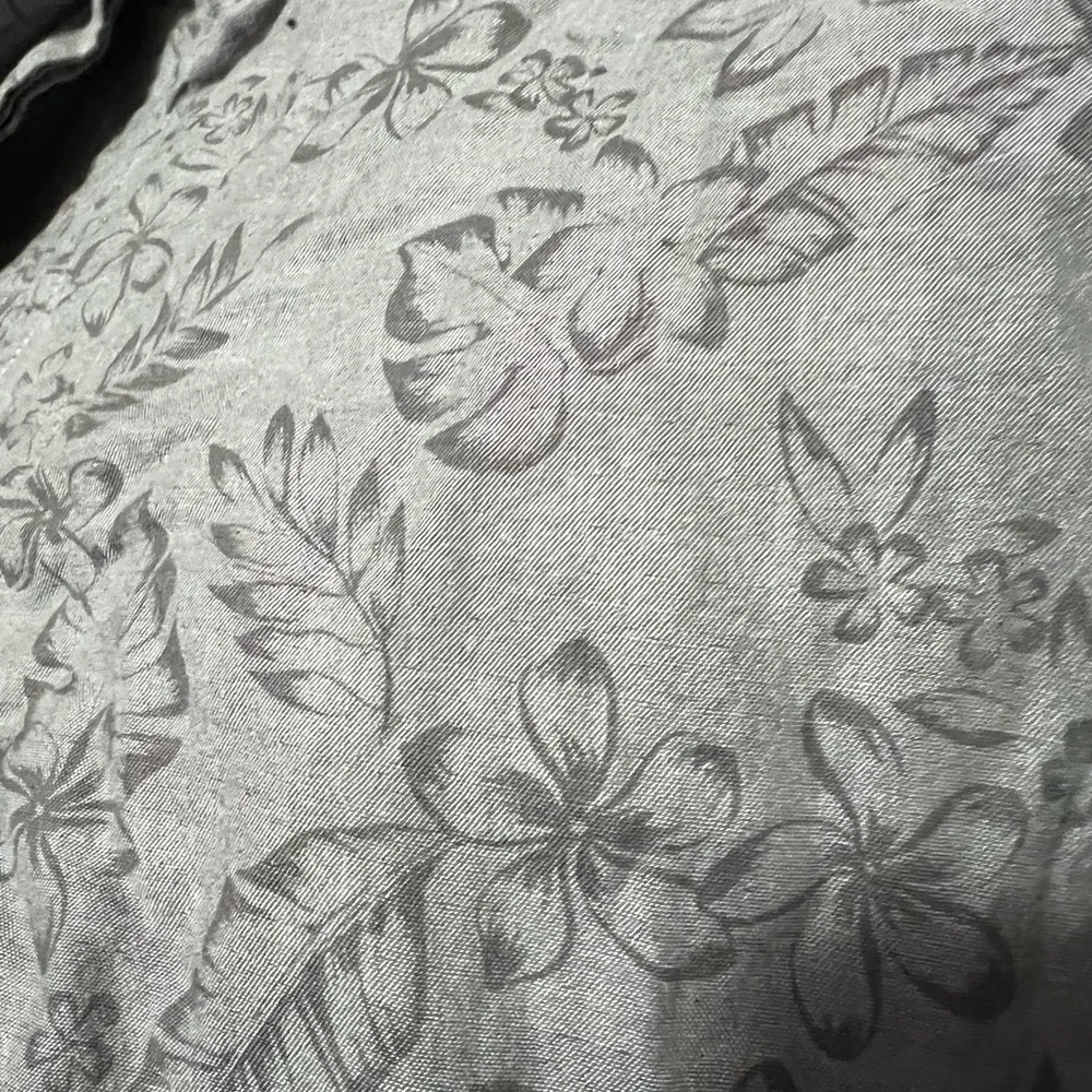 Floral Patterned Gray Button-Up Shirt - Picture 4 of 4